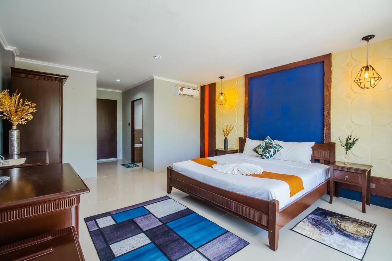 Time Out Hotel Patong Exterior photo
