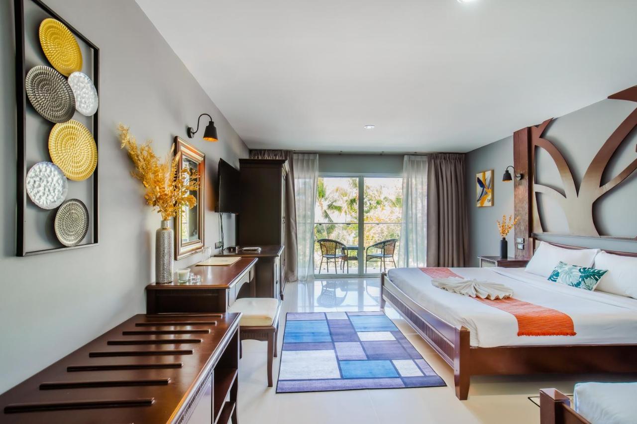 Time Out Hotel Patong Exterior photo