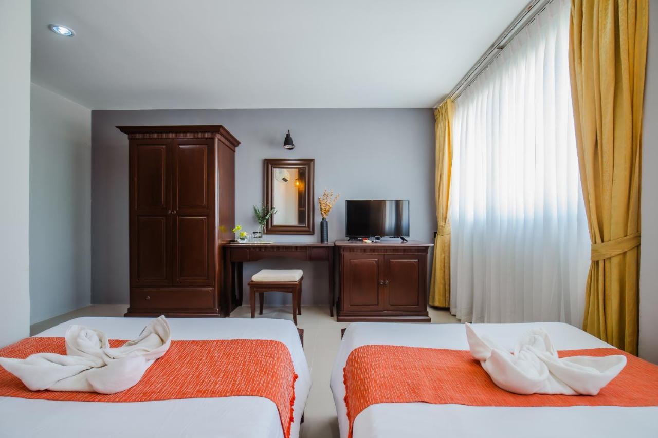 Time Out Hotel Patong Exterior photo
