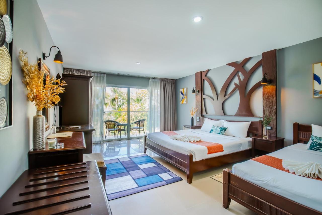 Time Out Hotel Patong Exterior photo