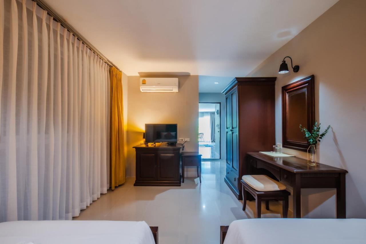 Time Out Hotel Patong Exterior photo